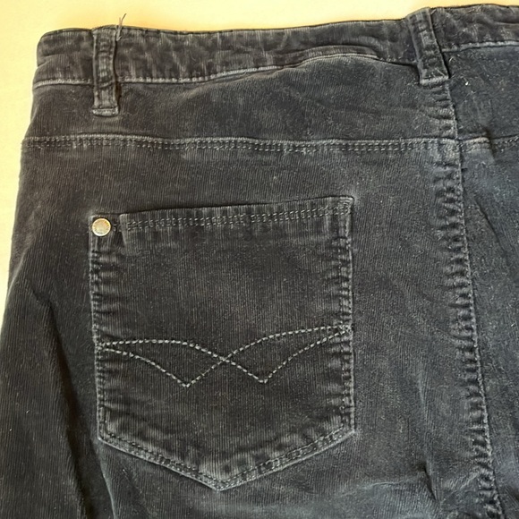 Buffalo women’s 14x30 black stretch corduroy pants - Picture 3 of 5